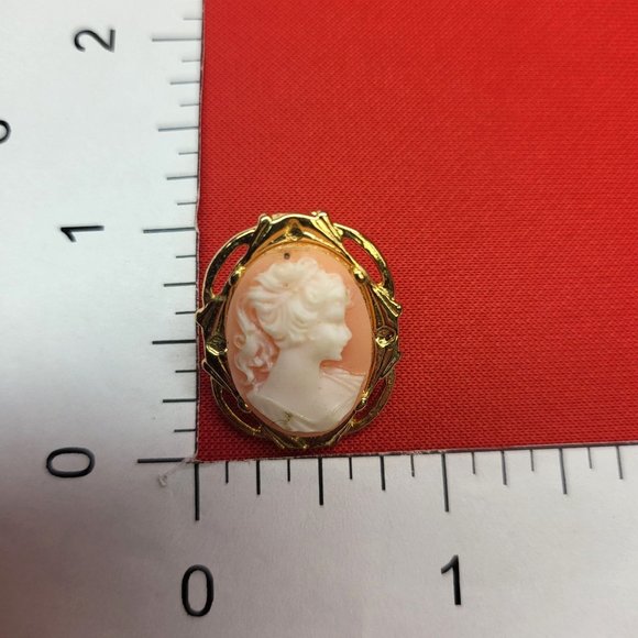 Vintage Gold Tone Cameo Earrings - Picture 7 of 12